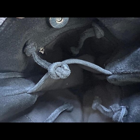 High-quality genuine suede handbag with dramatic fringe details - Picture 8 of 8